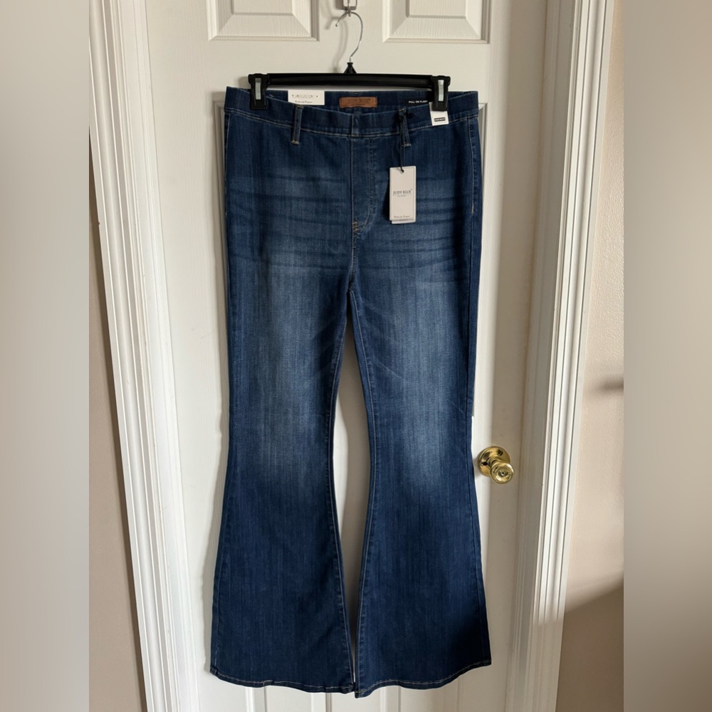 *NWT* JUDY BLUE High rise Pull on Flare jeans 15/32